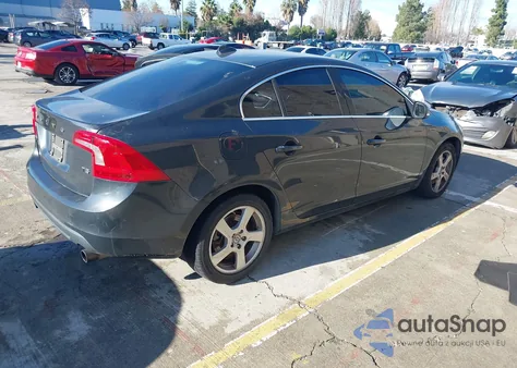2012 Volvo S60 T5 z USA, uszkodzony, nr VIN YV1622FS7C2088718